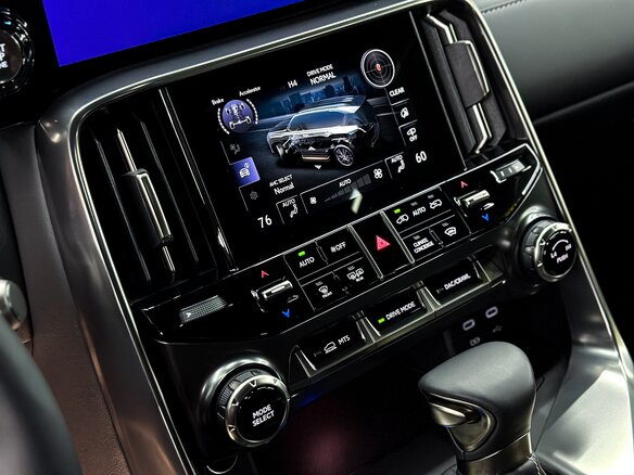2025 Lexus LX 600 IV, чёрный - вид 16