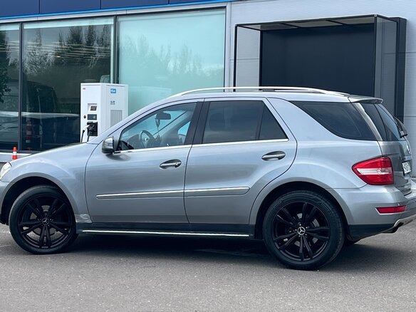 2010 Mercedes-Benz M-Класс 350 II (W164) Рестайлинг, серый - вид 3