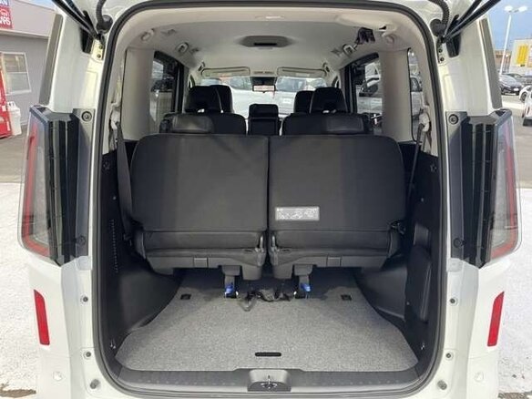 2023 Nissan Serena VI (C28), бежевый - вид 15