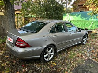 2004 Mercedes-Benz C-Класс 230 II (W203) Рестайлинг, серый, 500000 рублей, вид 2