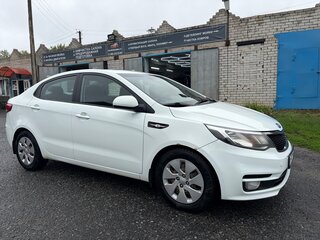 2016 Kia Rio III Рестайлинг, белый, 770000 рублей, вид 4
