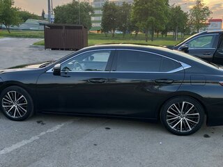 2022 Lexus ES 250 VII Рестайлинг, чёрный, 3600000 рублей, вид 4