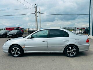 2001 Toyota Avensis I Рестайлинг, серебристый, 369000 рублей, вид 3