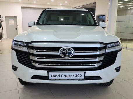 2023 Toyota Land Cruiser 300 Series, белый, 9890000 рублей, вид 2