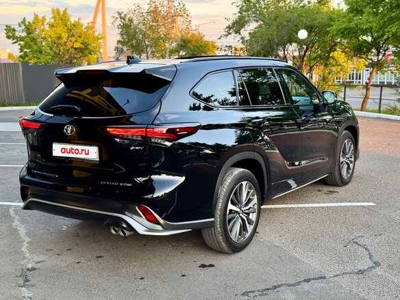 2024 Toyota Crown Kluger, чёрный, 6600000 рублей - вид 4