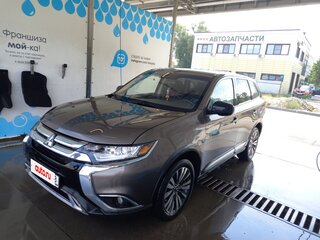 2020 Mitsubishi Outlander III Рестайлинг 3, серый, 2200000 рублей, вид 1