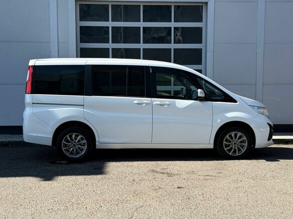 2017 Honda Stepwgn V, белый - вид 5