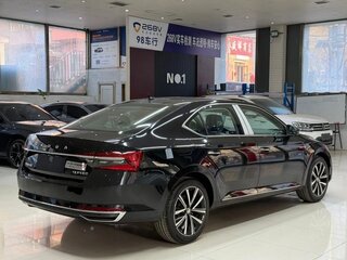 2025 Skoda Superb III Рестайлинг, чёрный, 2715000 рублей, вид 4