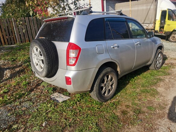 2014 Chery Tiggo (T11) I Рестайлинг (FL), серебристый, 400000 рублей - вид 3