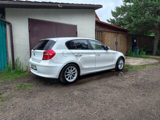 2010 BMW 1 серии 116i I (E81/E82/E87/E88) Рестайлинг, белый, 900000 рублей, вид 3