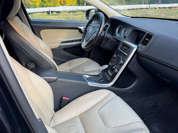 2013 Volvo S60 II, чёрный - вид 7