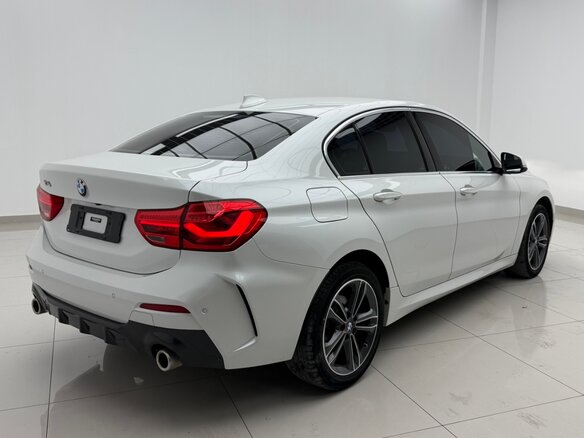2023 BMW 1 серии 120i III (F52) Рестайлинг, белый, 1680007 рублей - вид 3