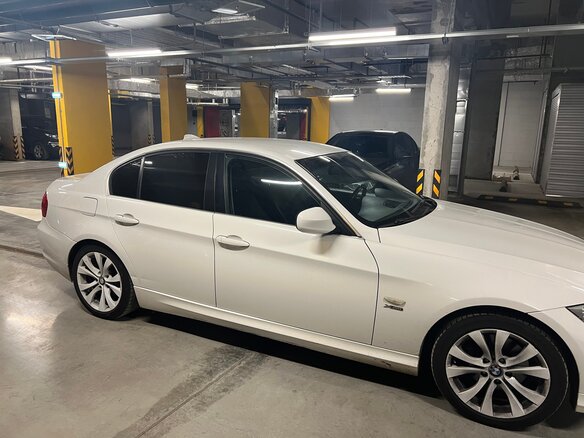 2011 BMW 3 серии 325xi V (E90/E91/E92/E93) Рестайлинг, белый, 1700000 рублей - вид 5