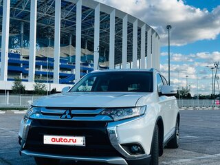 2015 Mitsubishi Outlander III Рестайлинг, белый, 1500000 рублей, вид 1