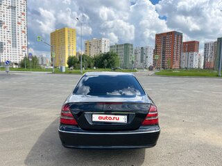 2004 Mercedes-Benz E-Класс 240 III (W211, S211), чёрный, 700000 рублей, вид 5