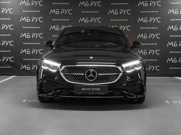 2025 Mercedes-Benz E-Класс 300 VI (W214, S214), чёрный - вид 1