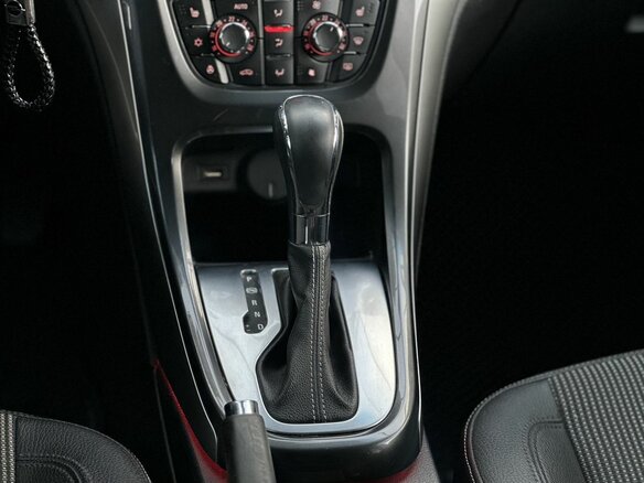 2013 Opel Astra J Рестайлинг, чёрный, 780000 рублей - вид 15