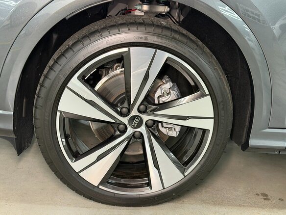 2025 Audi Q5 45 TFSI III (GU), серый, 9800000 рублей - вид 19