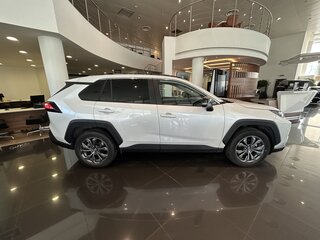 2025 Toyota RAV4 V (XA50), белый, 4200000 рублей, вид 4