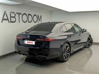 2026 BMW 5 серии 530i xDrive VIII (G60/G61/G68), чёрный, 9999000 рублей, вид 3