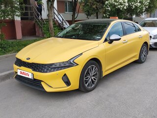 2021 Kia K5 III, жёлтый, 1850000 рублей, вид 1