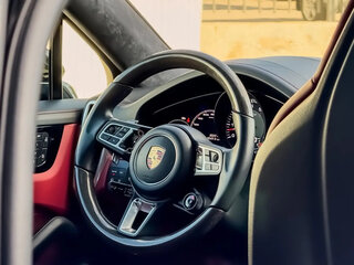 2022 Porsche Cayenne Turbo III, чёрный, 18500000 рублей, вид 4