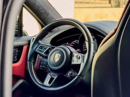 2022 Porsche Cayenne Turbo III, чёрный, 18500000 рублей, вид 4