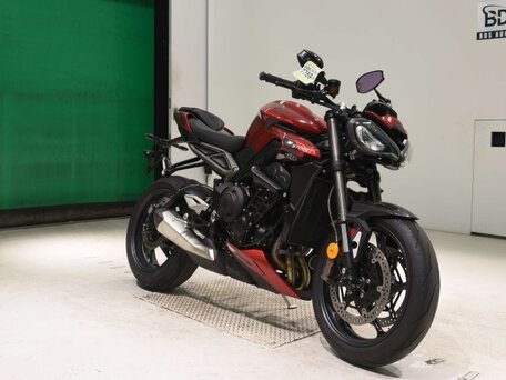 2024 Triumph Street Triple, красный, 1022000 рублей, вид 3