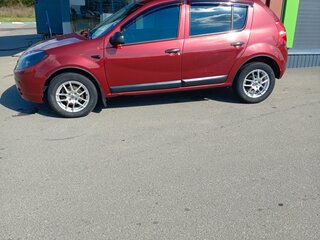 2011 Renault Sandero I, красный, 650000 рублей, вид 3