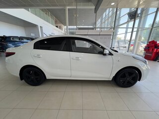 2020 Kia Rio IV, белый, 1189900 рублей, вид 5