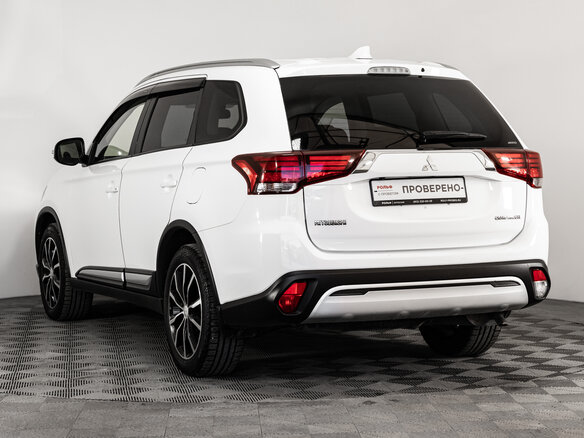 2020 Mitsubishi Outlander III Рестайлинг 3, белый, 1949000 рублей - вид 6