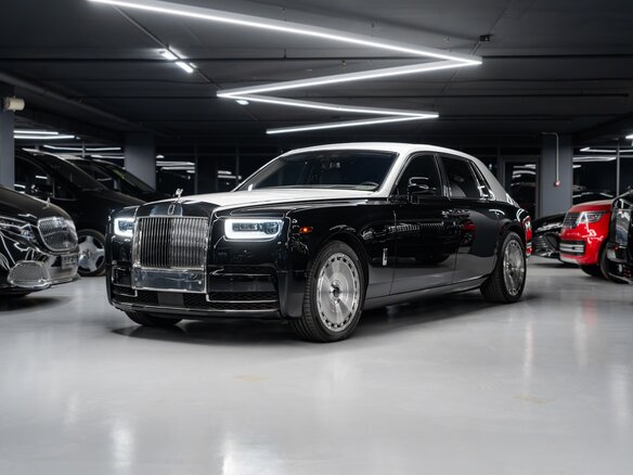 2019 Rolls-Royce Phantom VIII (Series I), белый, 37000000 рублей