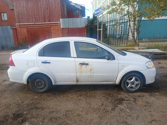 2011 Chevrolet Aveo I Рестайлинг, белый - вид 2