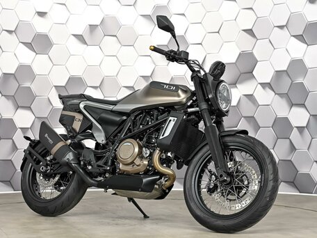 2019 Husqvarna Svartpilen 701, серый, 675000 рублей, вид 1