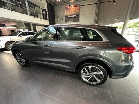 2025 Audi Q5 40 TFSI III (GU), серый, 8400000 рублей, вид 5