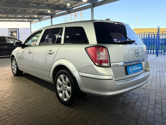 2010 Opel Astra H Рестайлинг, серебристый, 599000 рублей - вид 2