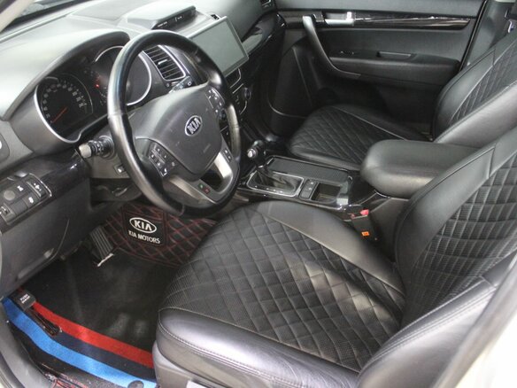 2017 Kia Sorento II Рестайлинг, серебристый, 2075000 рублей - вид 20