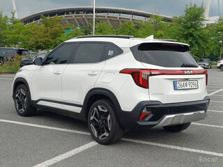2022 Kia Seltos I Рестайлинг, белый, 1975028 рублей, вид 4