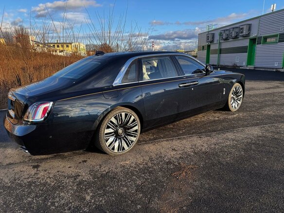2025 Rolls-Royce Ghost Extended II Рестайлинг (Series II), чёрный - вид 1