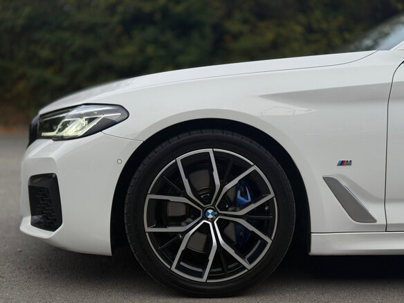 2021 BMW 5 серии 530i VII (G30/G31/G38) Рестайлинг, белый, 4950000 рублей - вид 3