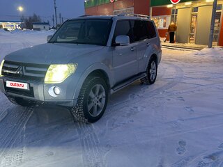 2010 Mitsubishi Pajero IV, серебристый, 1850000 рублей, вид 2