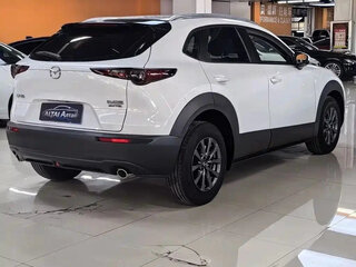 2023 Mazda CX-30 I, белый, 1670000 рублей, вид 4