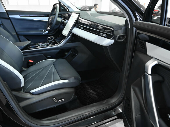 2026 Geely Atlas II, чёрный, 4118990 рублей - вид 12