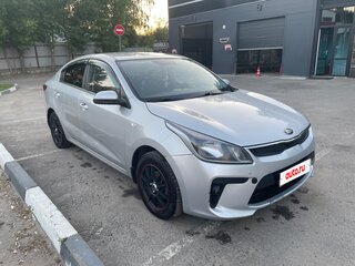 2017 Kia Rio IV, серебристый, 1100000 рублей, вид 2