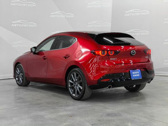 2021 Mazda 3 IV (BP), красный, 2080000 рублей - вид 2