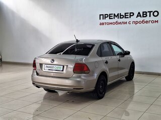 2017 Volkswagen Polo V Рестайлинг, бежевый, 990000 рублей, вид 4