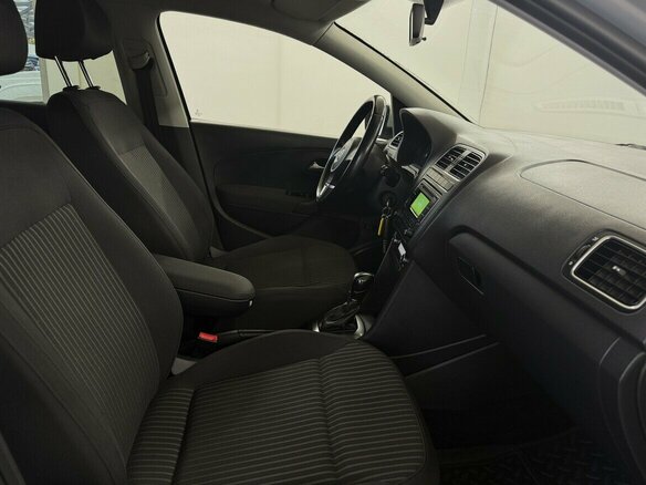 2013 Volkswagen Polo V, серебристый, 890000 рублей - вид 9