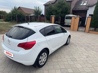 2011 Opel Astra J, белый, 726000 рублей, вид 4