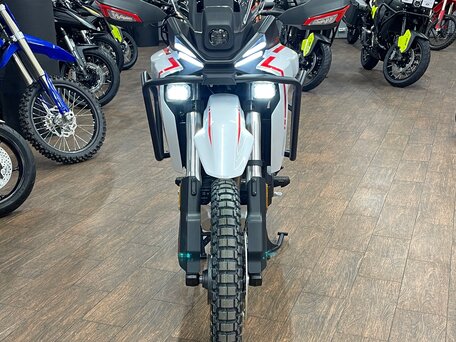 2026 QJMotor SRT 450 RX, белый, 590000 рублей, вид 3