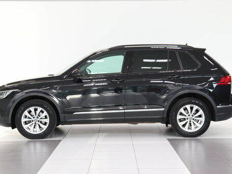 2021 Volkswagen Tiguan II Рестайлинг, чёрный, 1897000 рублей, вид 4